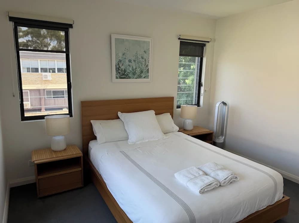 Manly 3 Bedroom Home - Upper Duplex - photo 3