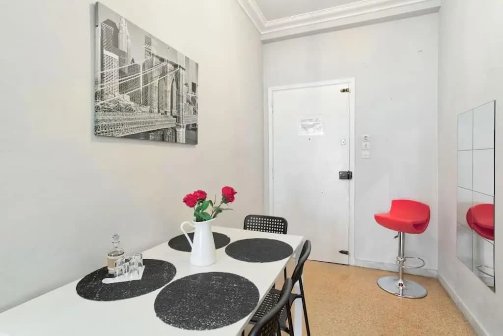 2BDR OlympianZeus Apt with Netflix - photo 7