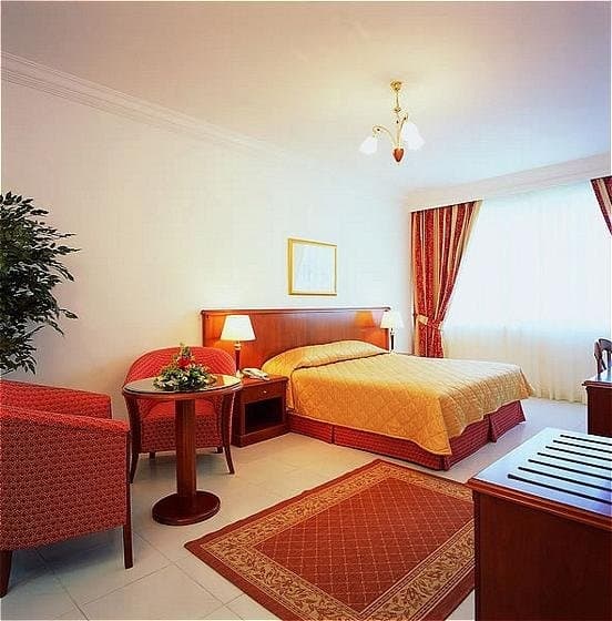 Embassy Suites Hotel - photo 5