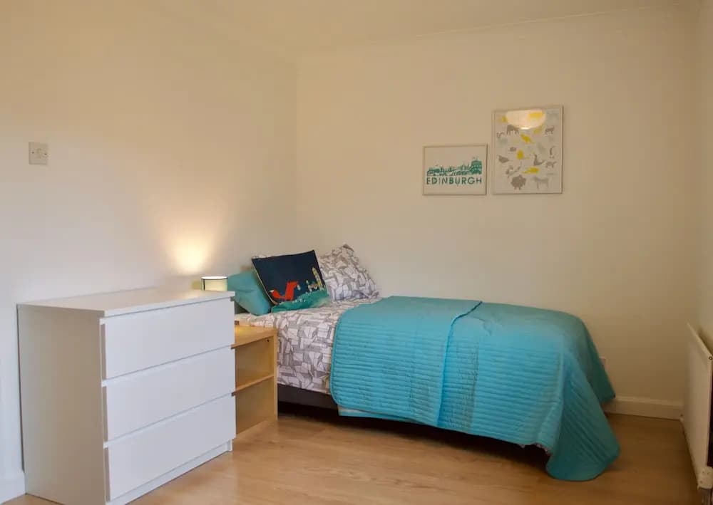 2 Bedroom Central Apartment - photo 2