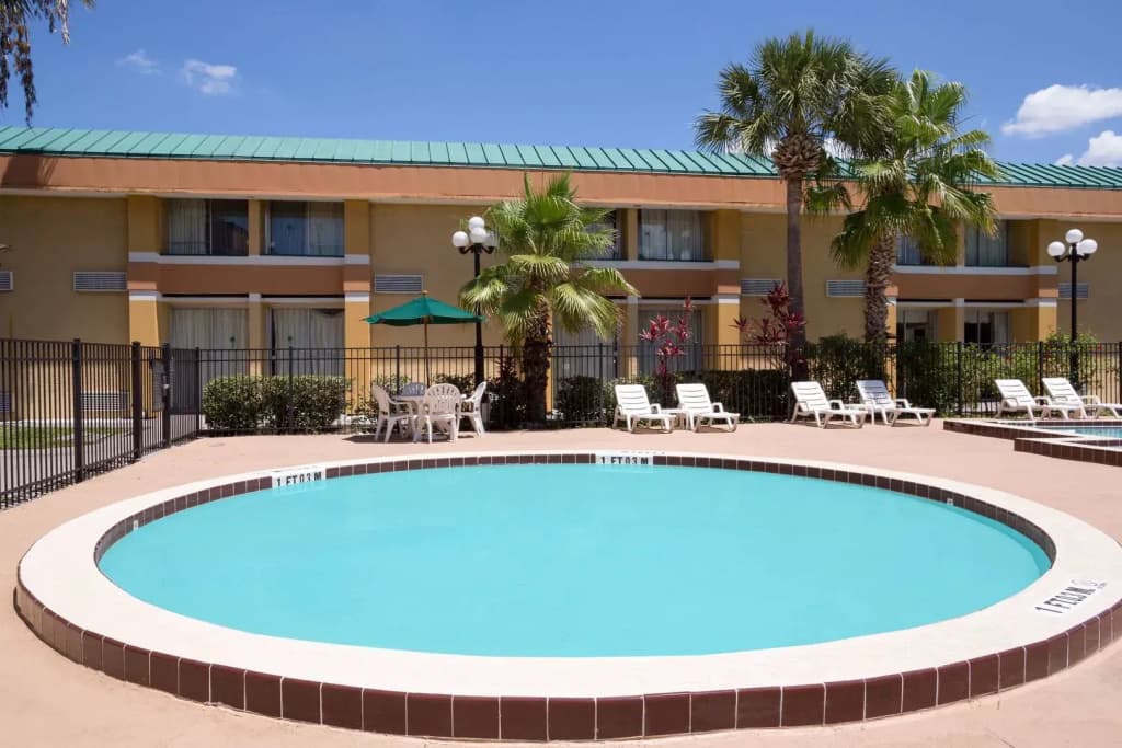 Garnet Inn & Suites, Orlando - photo 16
