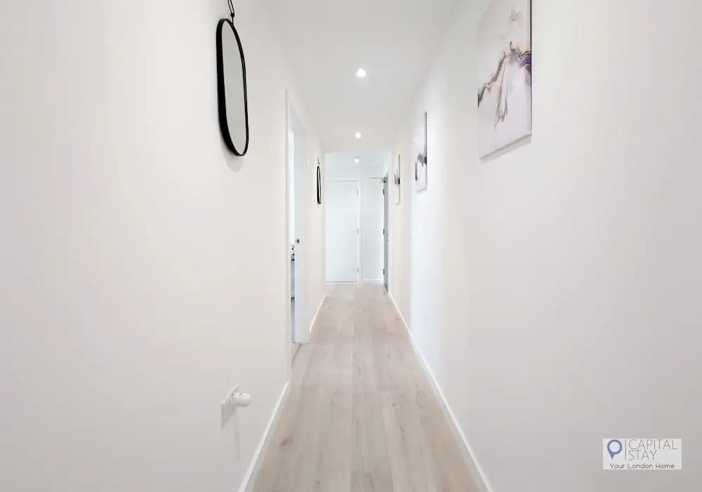 Deluxe Serviced Three Bedroom Apartment - photo 8
