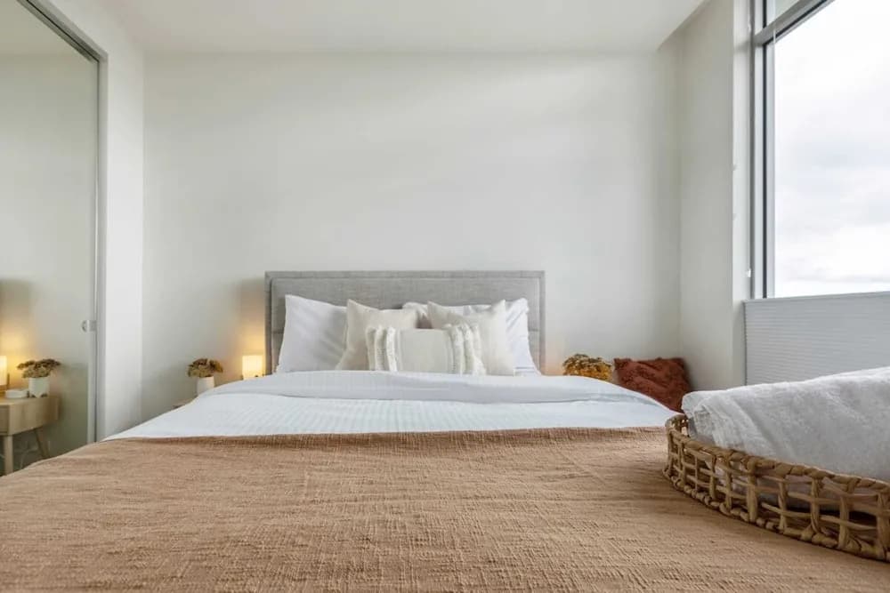 Stunning View 2-bed in Port Melbourne w/ Parking - photo 4