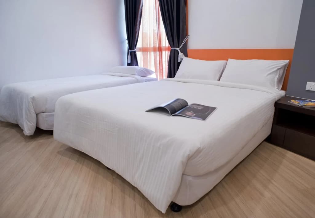 Big Orange Hotel - photo 6