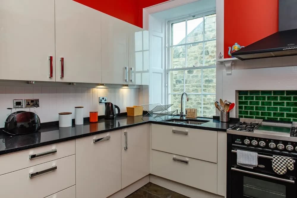 Stunning 4 Bedroom Central Edinburgh - photo 12