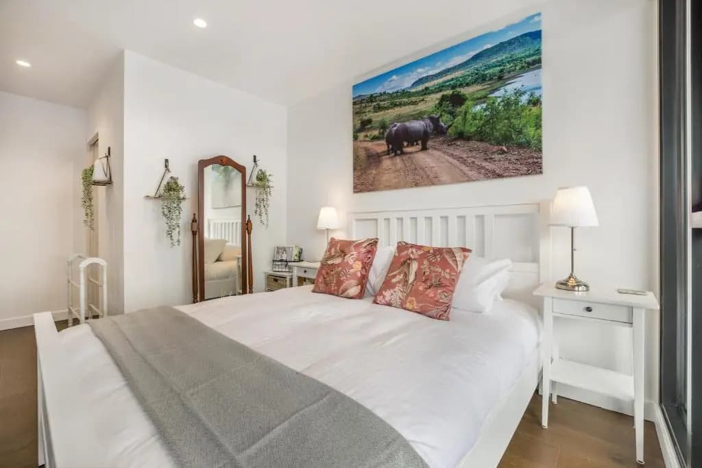 Luxury African themed apartment☆10min to MCG & Swan St☆On-site Parking☆Balcony☆Rooftop deck☆Gym☆ - photo 2