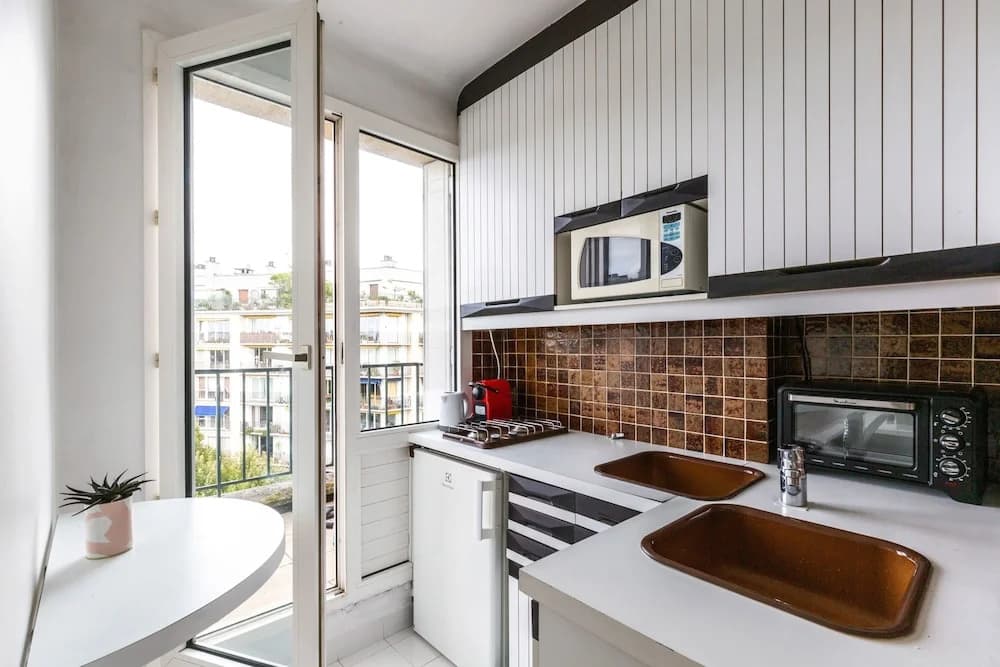 Amiral View Great 1 Bedroom Apartment in Paris - photo 13