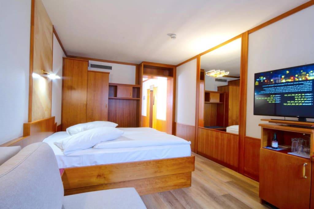 Vienna Sporthotel - photo 2