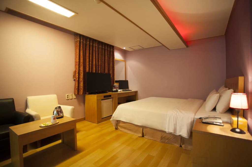 Prince Hotel - photo 4