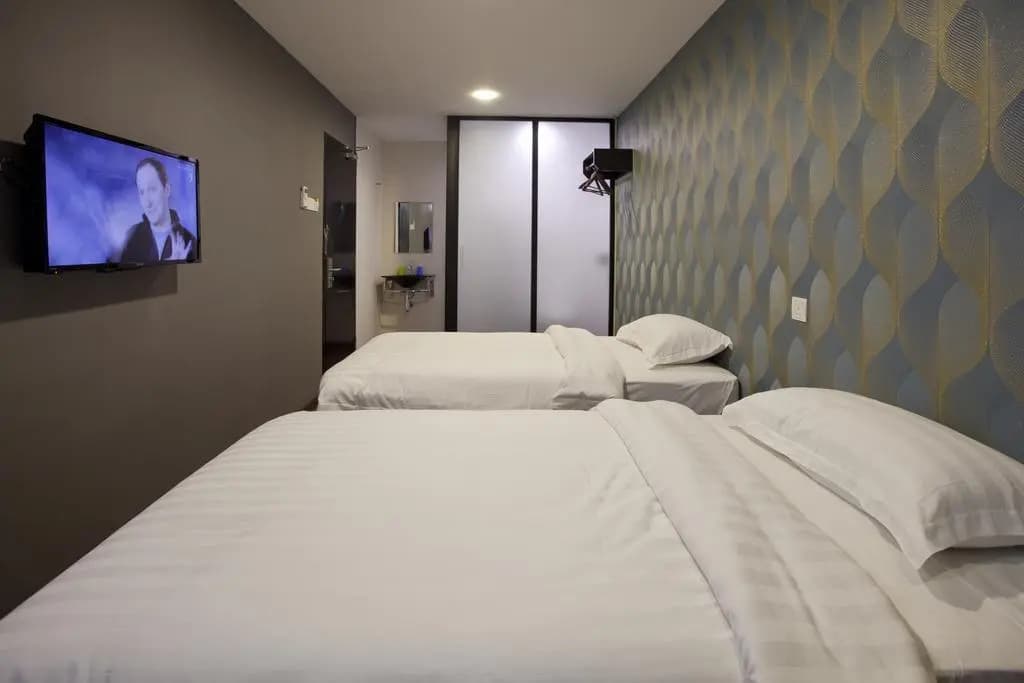 OYO 383 V3 Hotel Nusajaya - photo 19