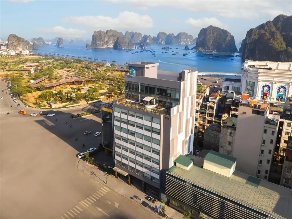 Tru by Hilton Ha Long Hon Gai Centre - photo 13
