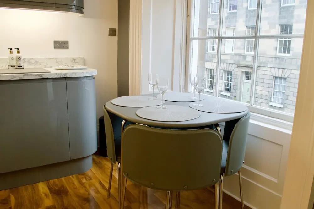 Modern Stockbridge Flat - main photo