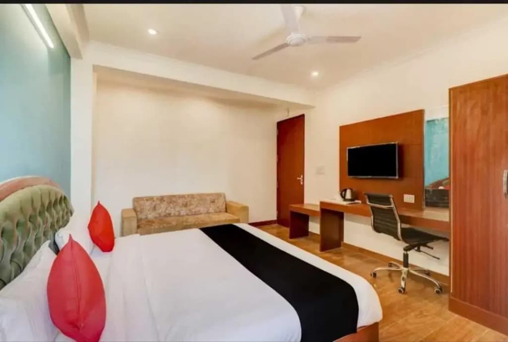 OYO 92328 Admi Suites - photo 4