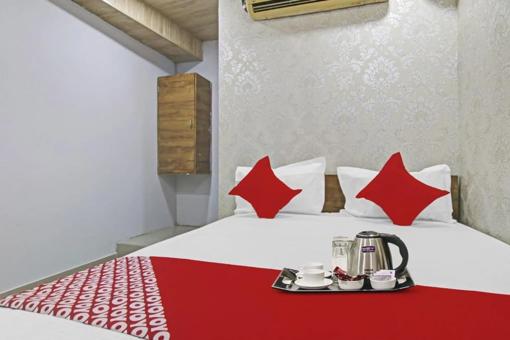 OYO Flagship 70389 Sr Residency - photo 6