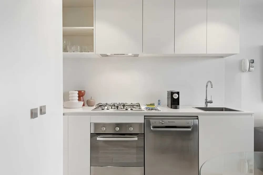 Charming 1-bed Apartment With a Balcony - photo 11