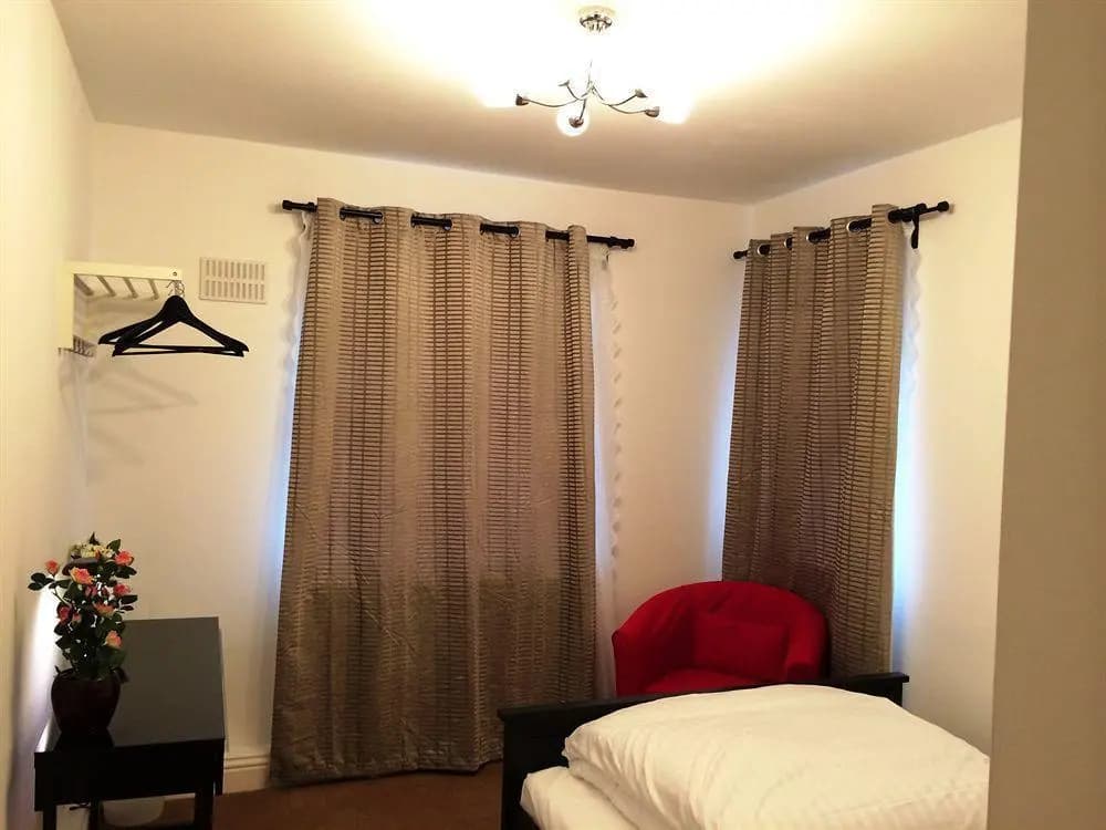 Globe City Apartments - photo 4
