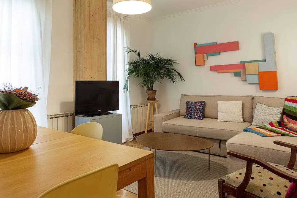 Cute 1 Bed Flat w Balcony, 2 min to Metro - photo 12