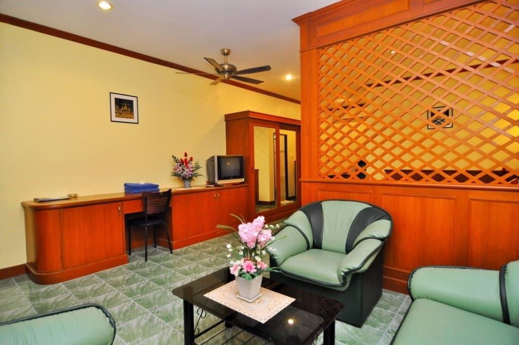 The Gold-Digger's Resort - photo 32