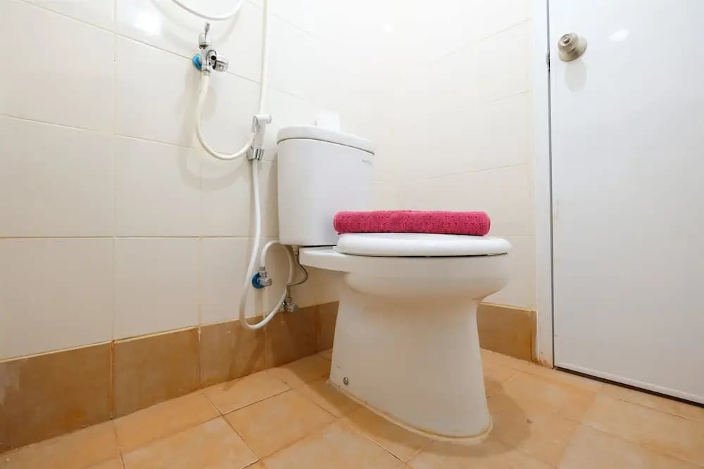 Cozy & Affordable Bassura City Apartment - photo 10
