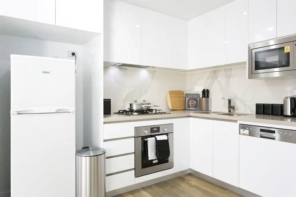 Chic CBD Pad + Pool + Gym + Sauna + Parking - photo 22