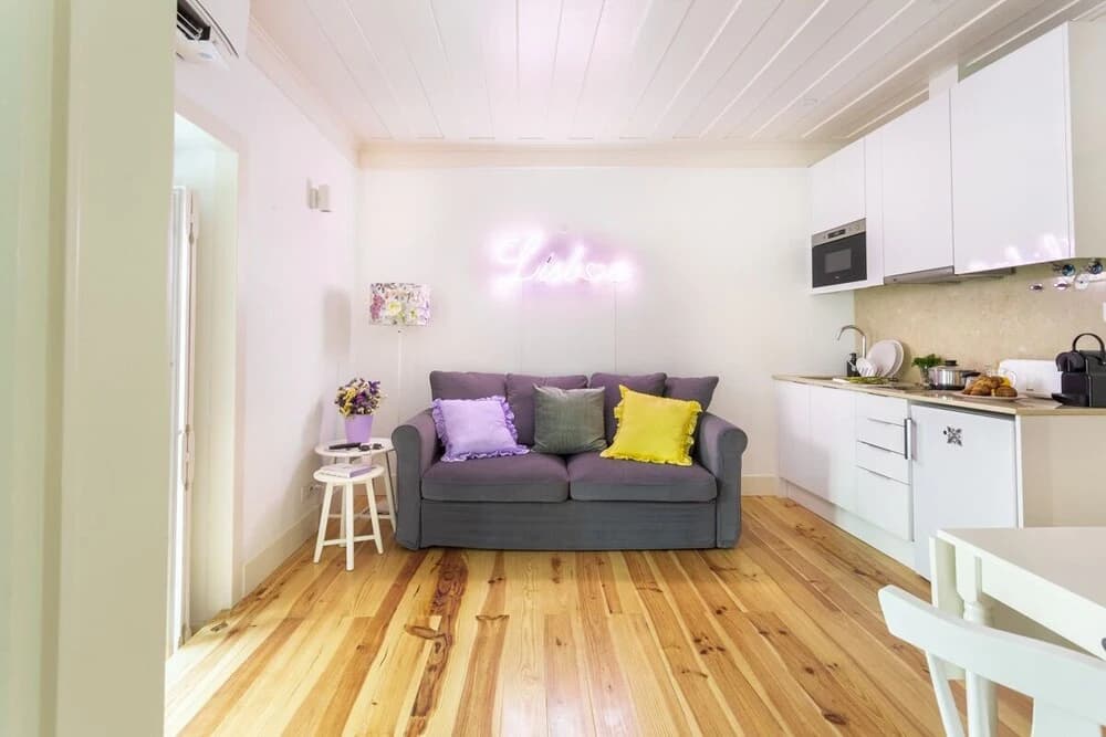 ALTIDO Chic 1BR Apt w/balcony close by Graça Viewpoint & tram stops - photo 16