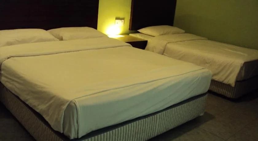 Golden Bay Hotel - photo 8