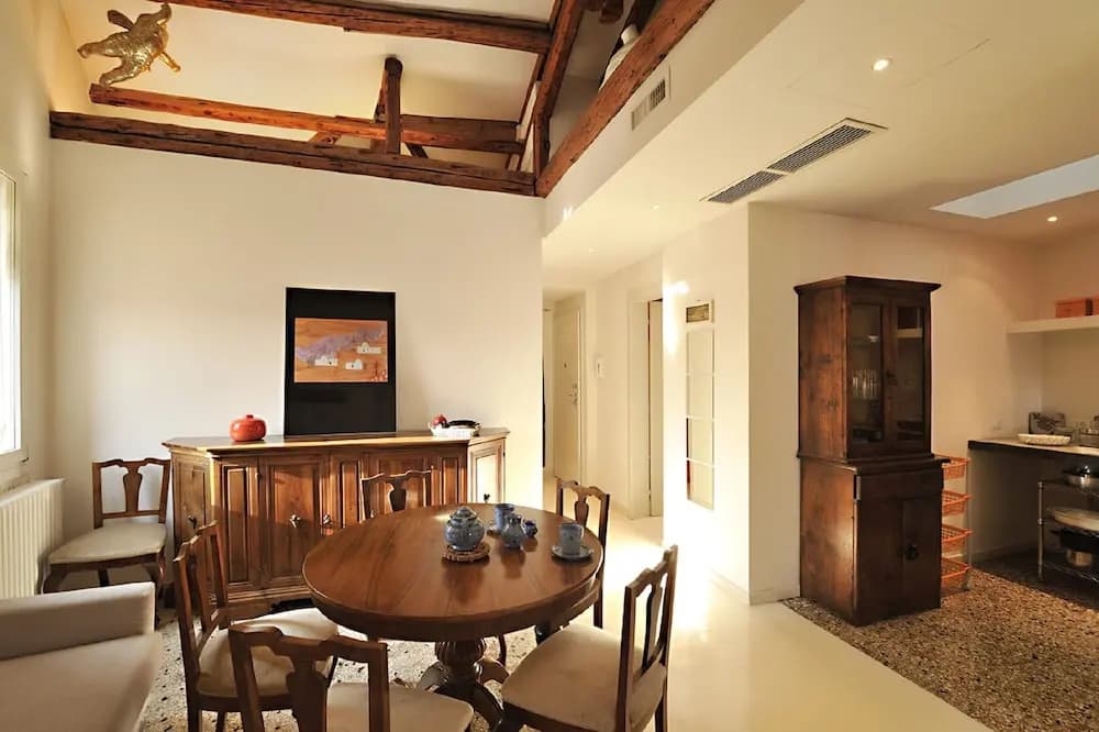 Venice Rialto Apartment With Balcony - photo 12
