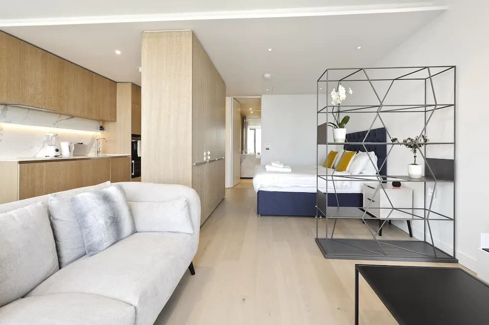 Luxury Waterfront Studio in Canary Wharf by Underthedoormat - photo 4