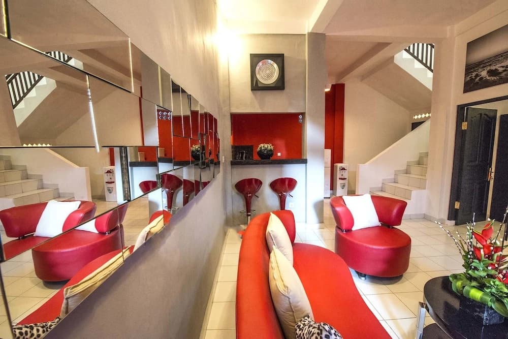 Black and Red Oberoi Villa - photo 12