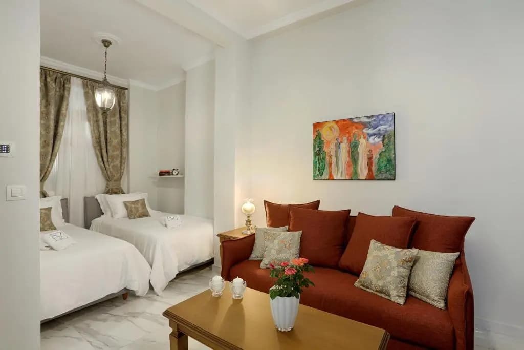 V1935 Luxurious Apartments - photo 3