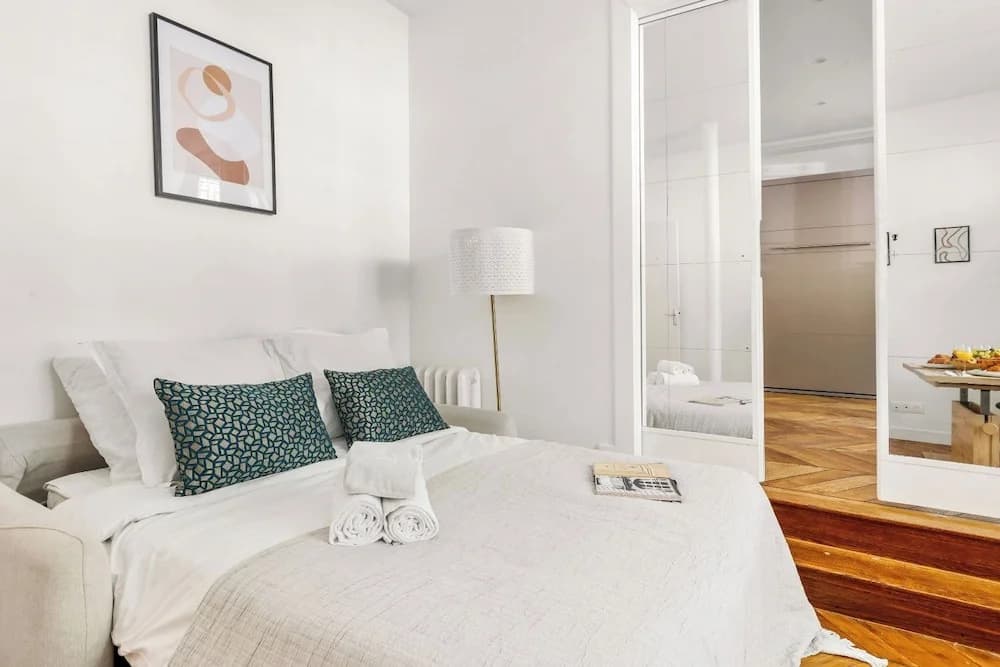 Bright Parisian 1BR by Champs - photo 3