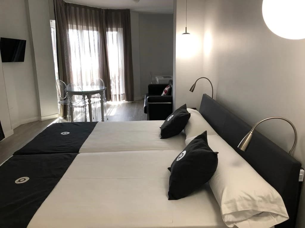 Quo Eraso Aparthotel - photo 3