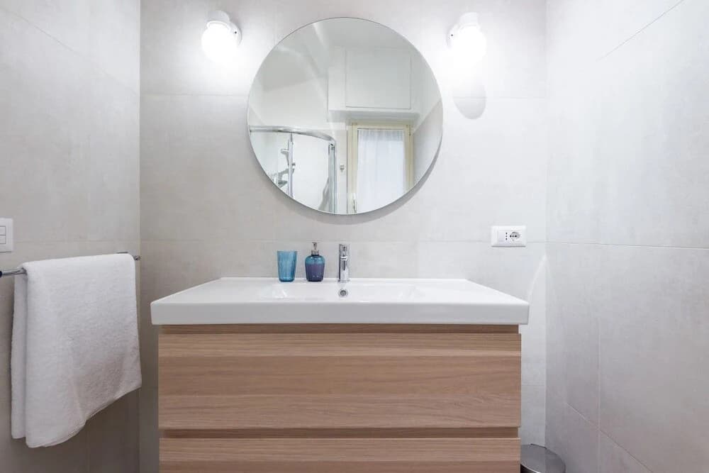 Modern Trendy Flat Well Connected W/vatican - photo 9