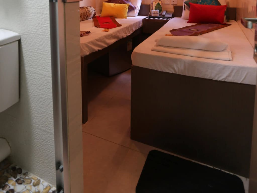 Temple Street Hotel - photo 6
