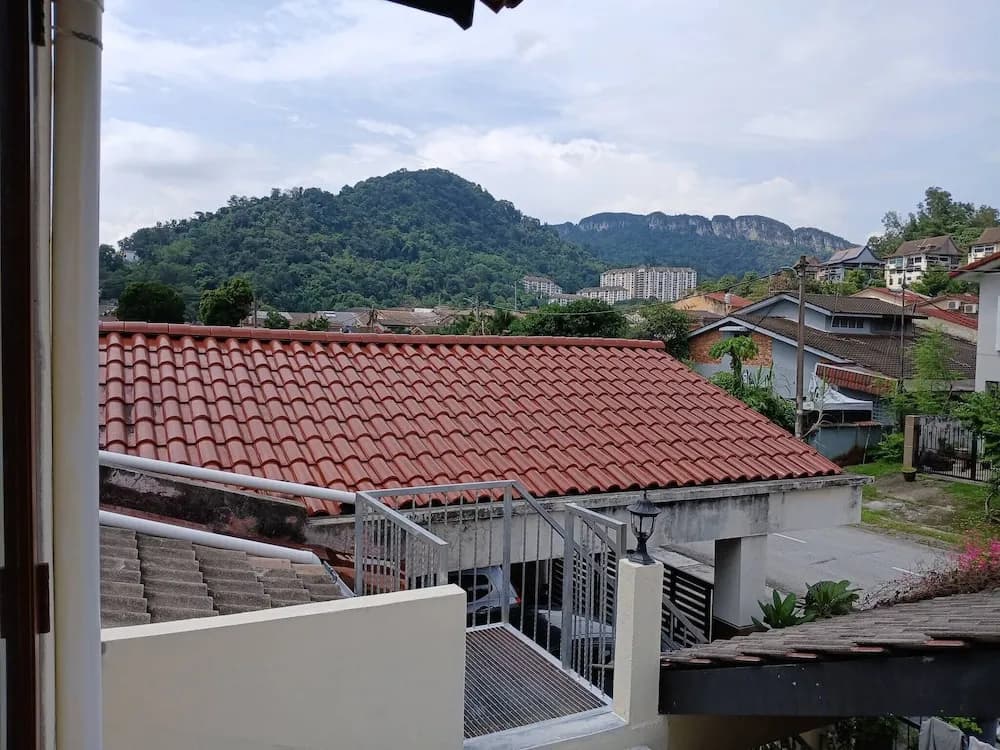 Serene Mountain Retreat in KL - Entire House for Rent - photo 1