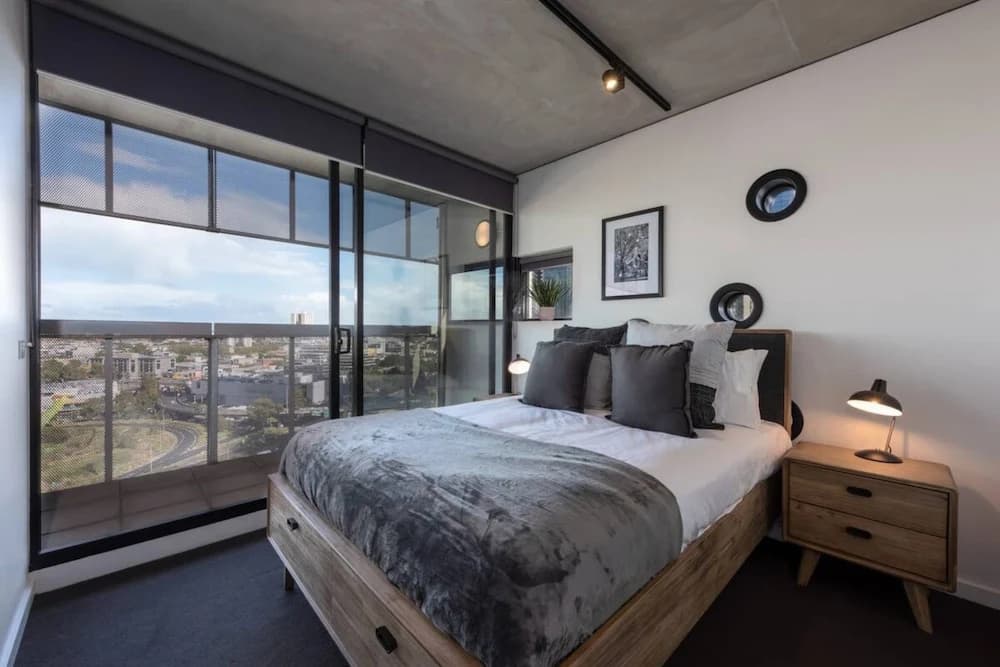 Stylish 2-bed Apt in Southbank With Parking - photo 4