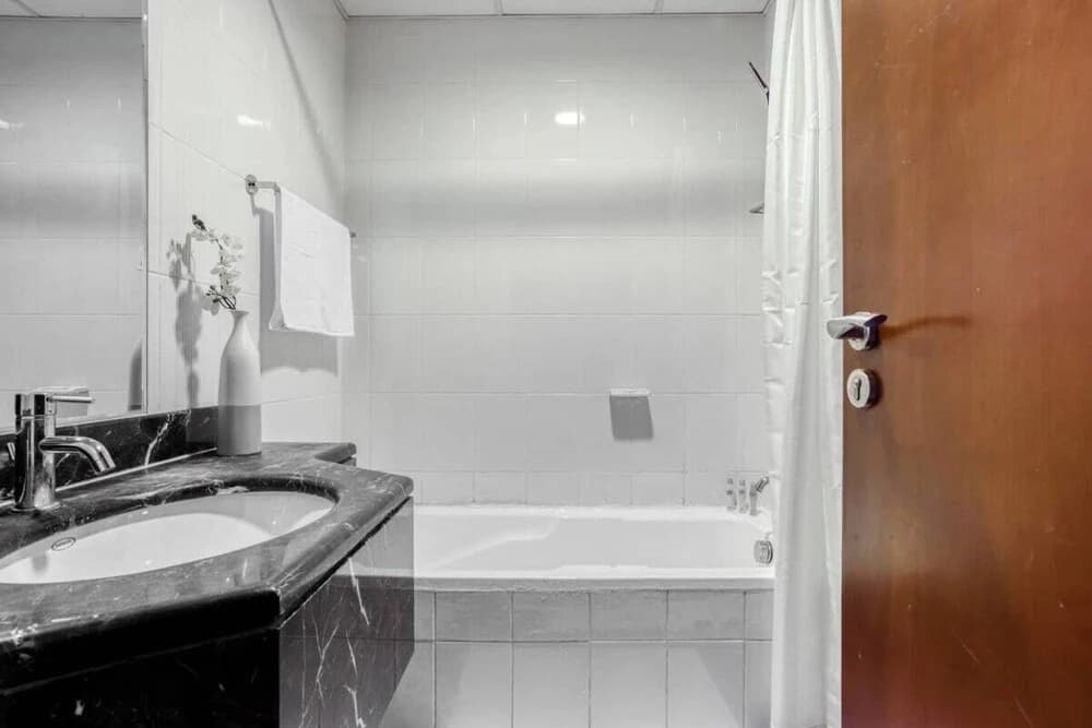 Cosy & Convenient Apt in Downtown Dubai - photo 6