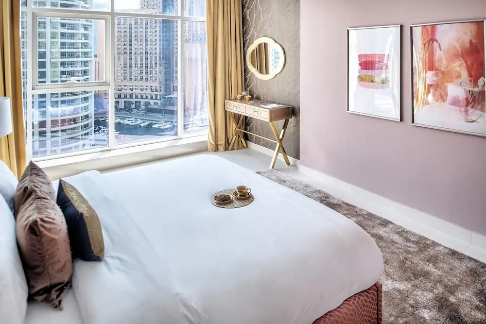 Luxury Staycation - Continental Tower - photo 1