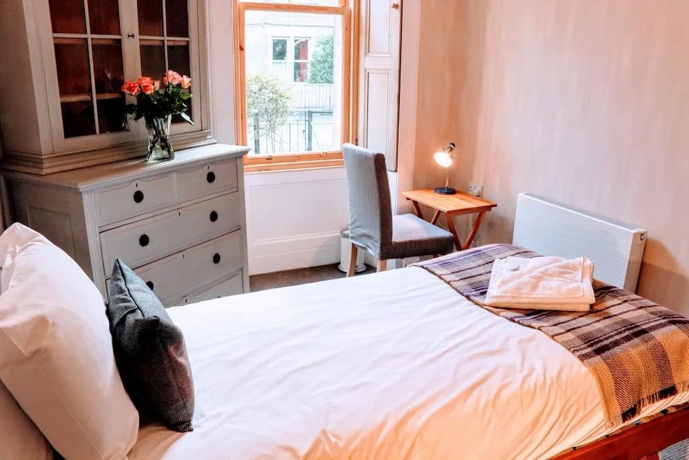 2 Bedroom Flat In City Centre - photo 13