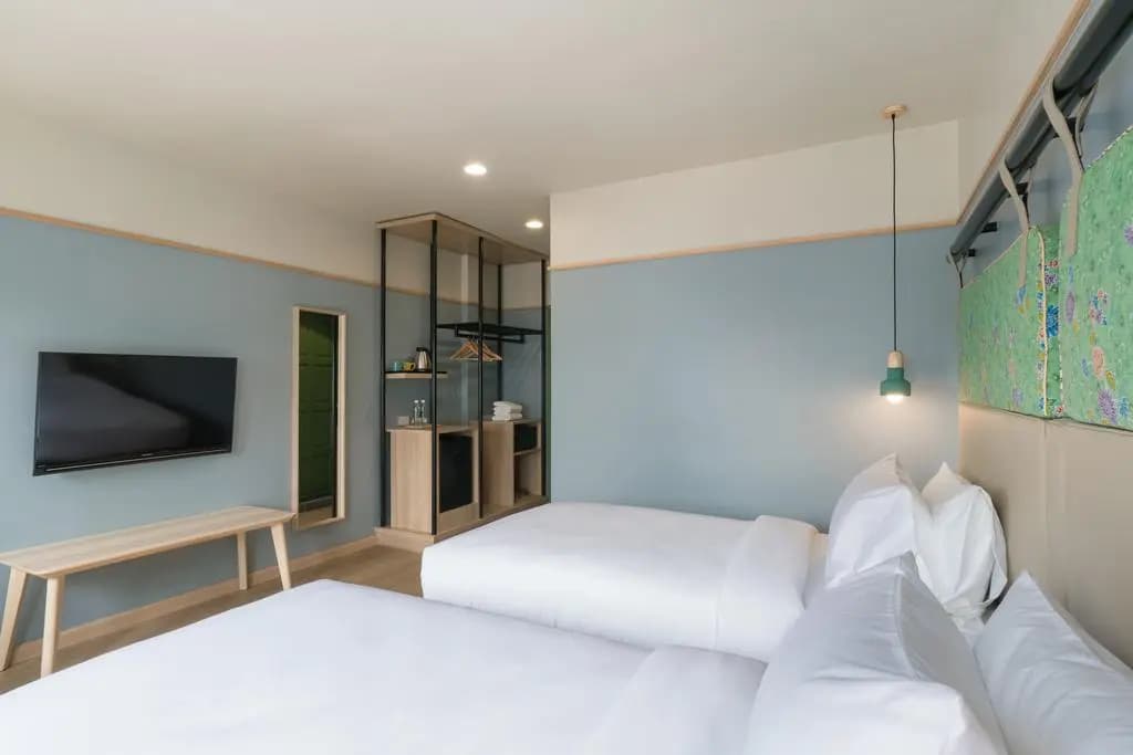 The Blanket Hotel - photo 31
