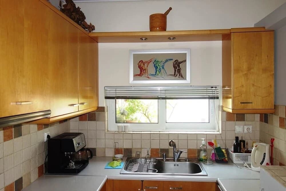 Beautiful 4flr 2bdr and Parking - photo 17