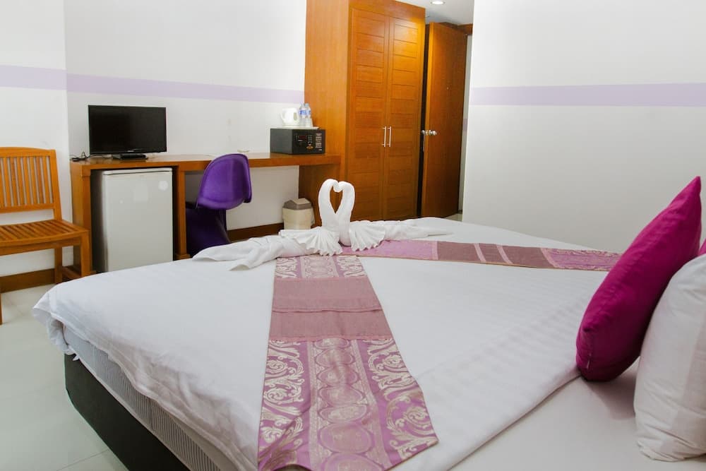 Chana Phuket Hotel - photo 4