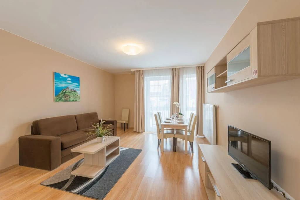 Corvin Plaza Apartments & Suites - photo 4