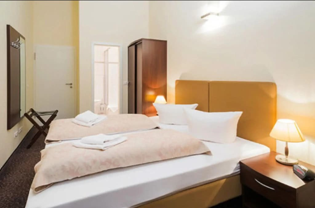 Upper Room Hotel Kurfurstendamm - photo 38