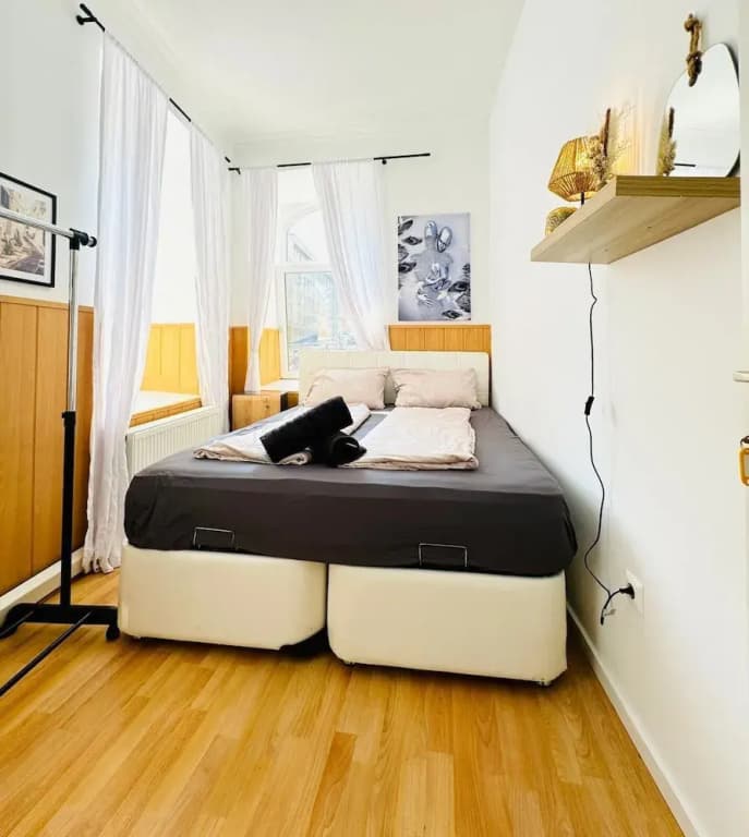 10BR Apt for Groups 8Min to Rathausplatz - photo 2
