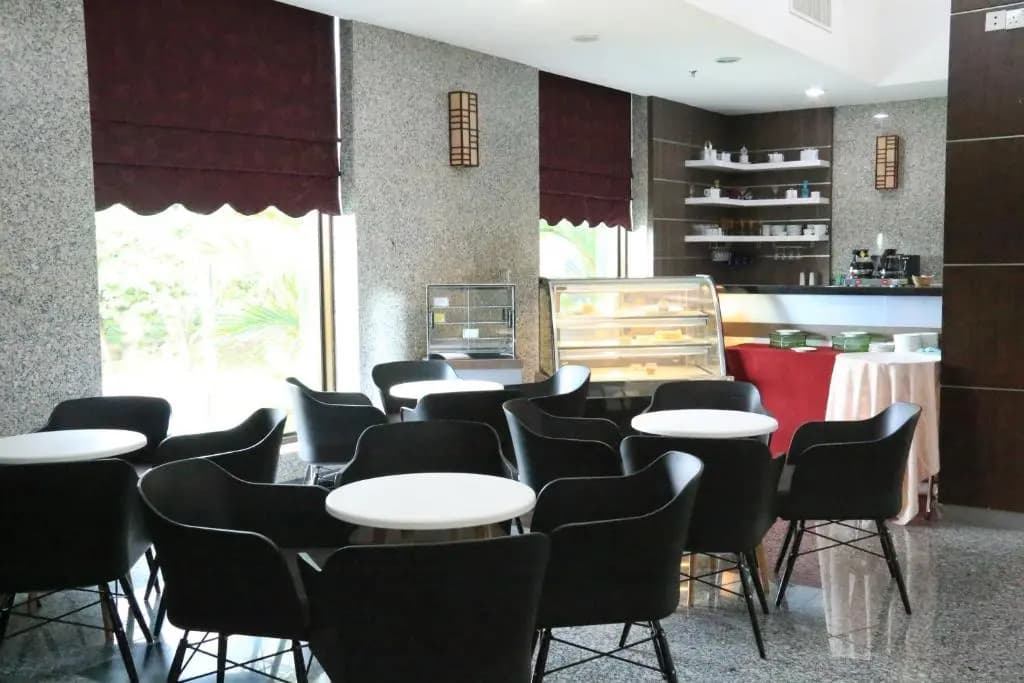 Edc-Uum Hotel - photo 1