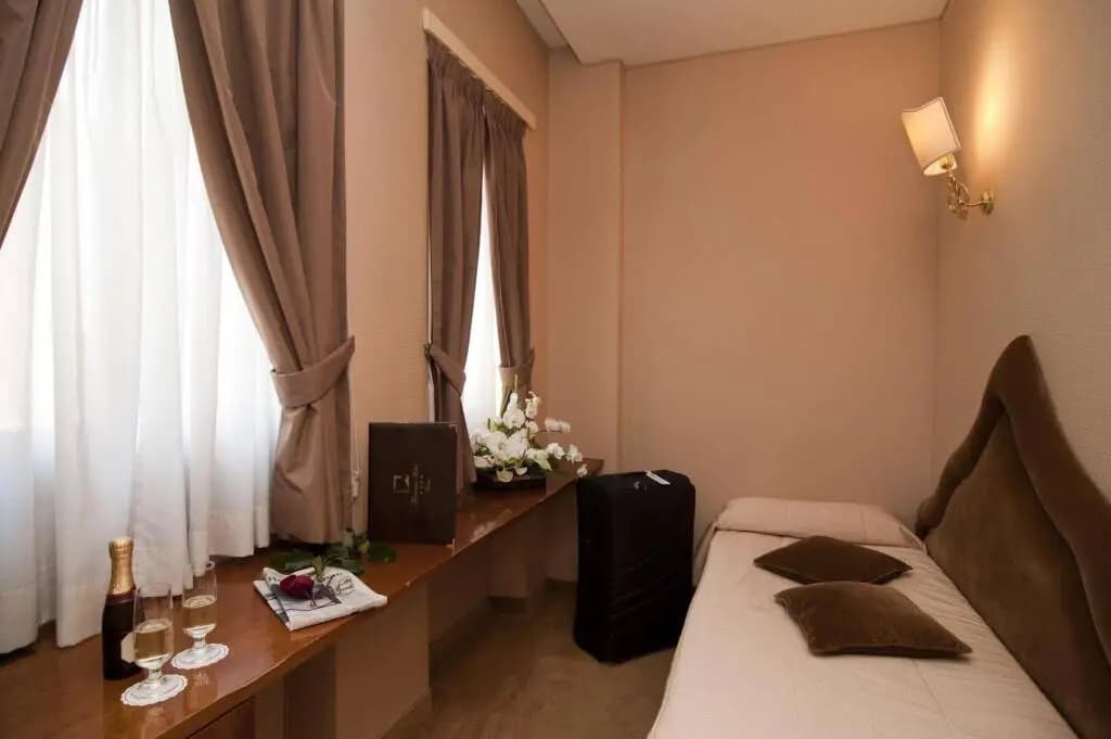 Hotel Farnesina - photo 17