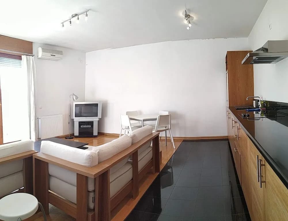 Puskas Apartment - photo 12