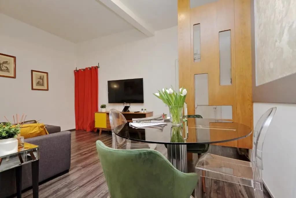 Urbana Apartment - photo 2