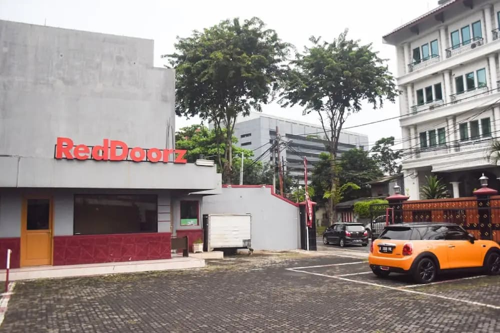 RedDoorz Plus near RSCM Jakarta - photo 1
